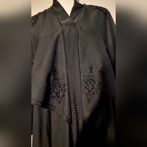 Very elegant black dress/abaya with embroidered cape - Picture 5 of 5
